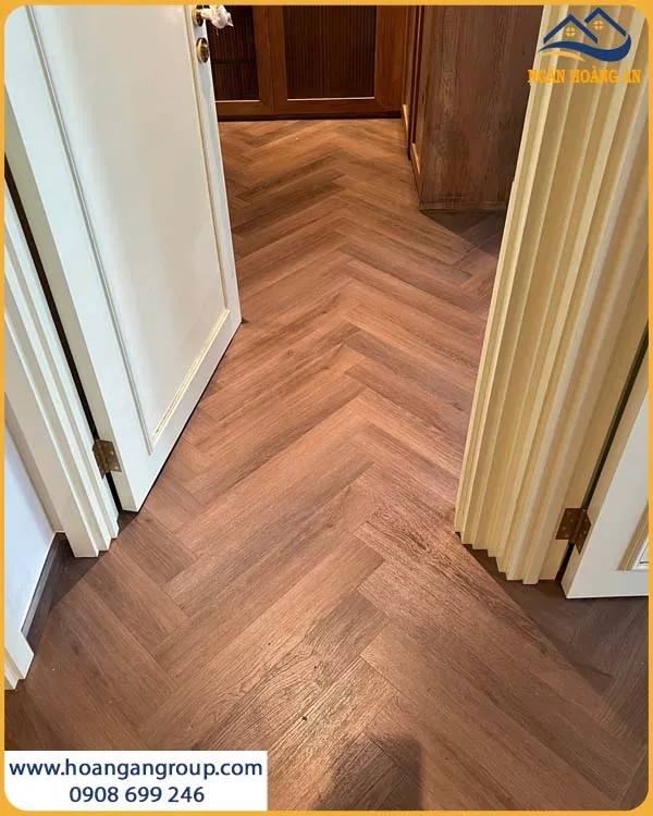 Tổng Thể Căn Nhà Sau Khi Lót Sàn Gỗ Xương Cá Charmwood D3413 Tổng Thể Căn Nhà Sau Khi Lót Sàn Gỗ Xương Cá Charmwood D3413