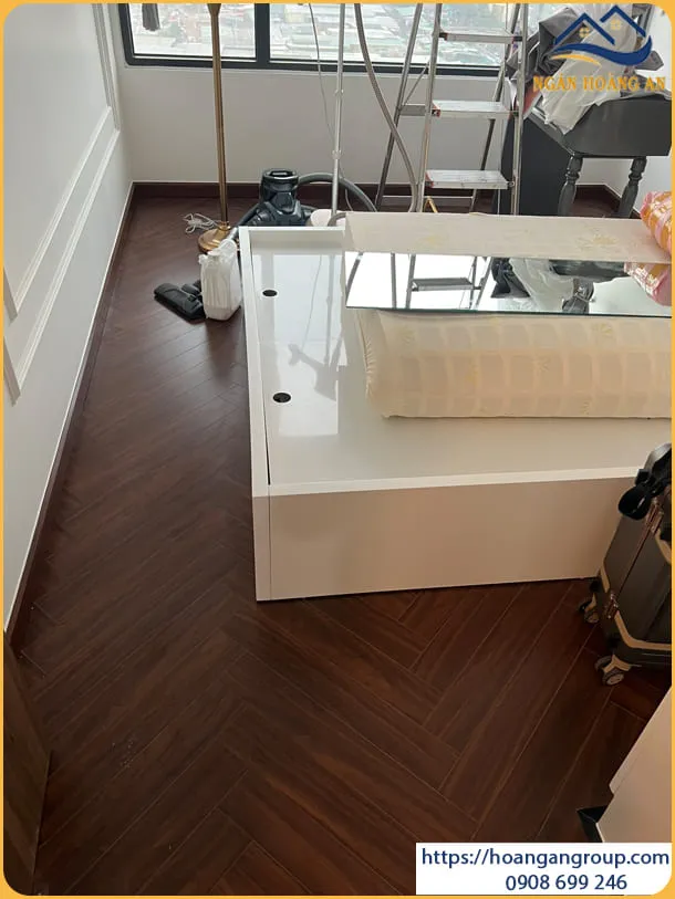 Sàn Gỗ Xương Cá Màu Trầm Ấm Lót Trang Trí Nhà Ở