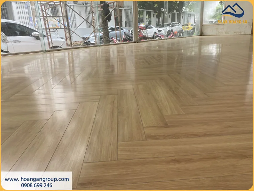 Sàn Gỗ Xương Cá Vân Tự Nhiên Thích Hợp Cho Mọi Không Gian
