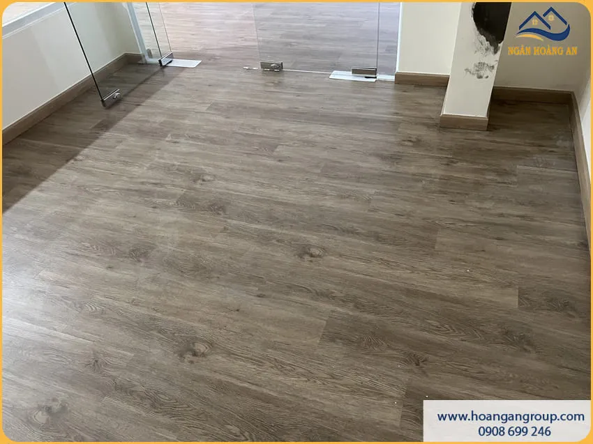 Sàn Nhựa Charm Wood SPC04 Lót Sàn Gọn Đẹp Cho Nhà Ở