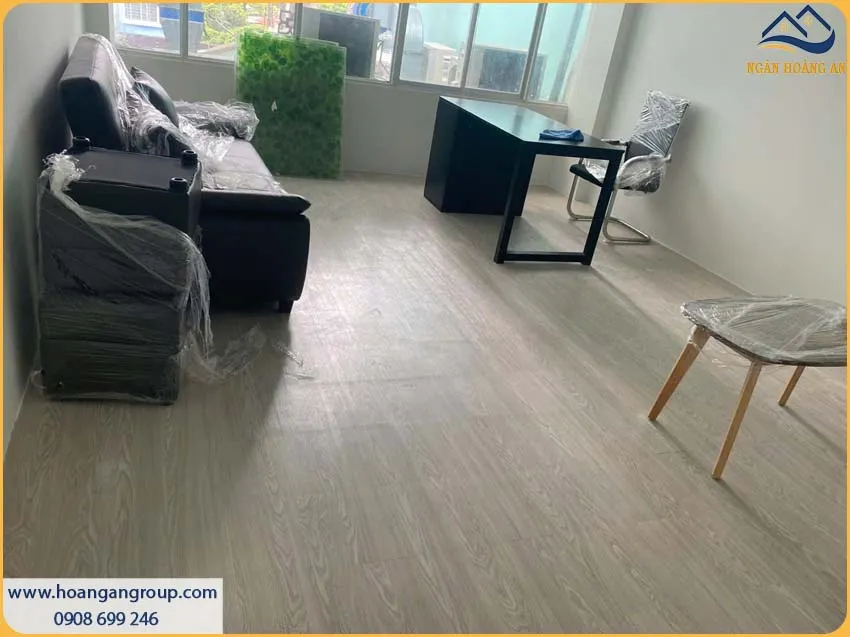 Tạo Môi Trường Làm Việc Thoải Mái Với Sàn Nhựa Dán Keo Thủ Dầu Một Tạo Môi Trường Làm Việc Thoải Mái Với Sàn Nhựa Dán Keo Thủ Dầu Một