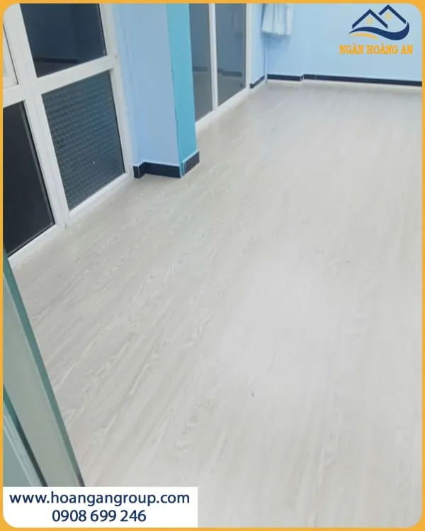 Sàn Nhựa Dán Keo Chống Trơn Trượt