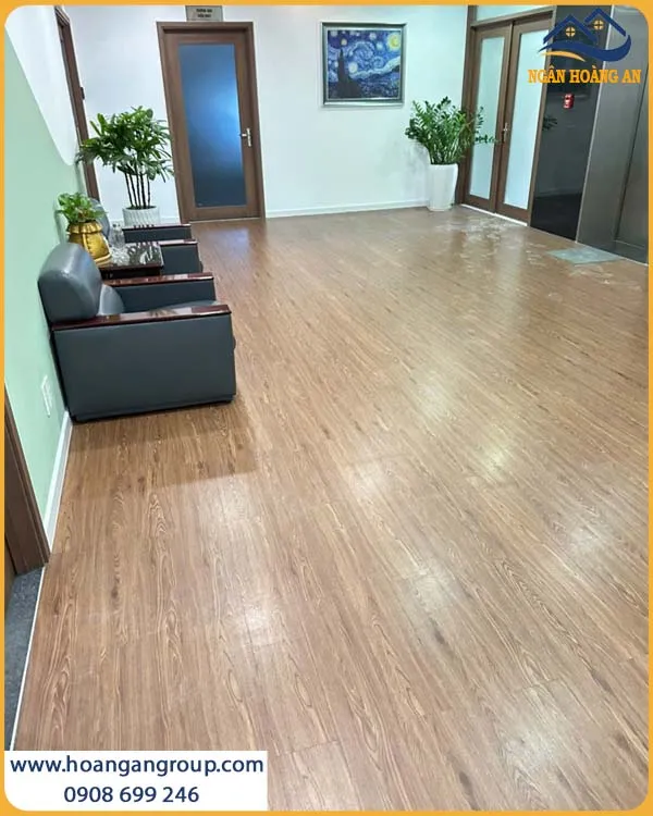 Gợi Ý Sàn Nhựa Dán Keo Giả Gỗ Cho Khu Vực Tiếp Khách
