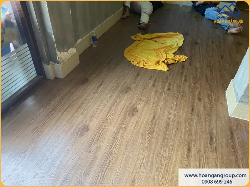 Sàn Nhựa Dán Keo – Giải Pháp Sạch Đẹp Cho Mọi Nhà