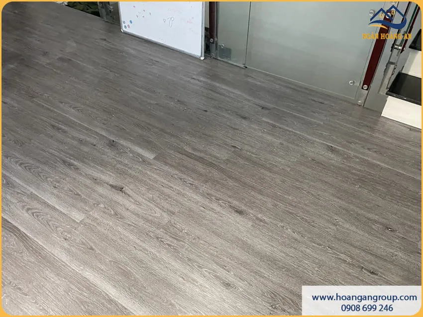 Sàn Nhựa Dán Keo Giúp Không Gian Sống Gọn Gàng