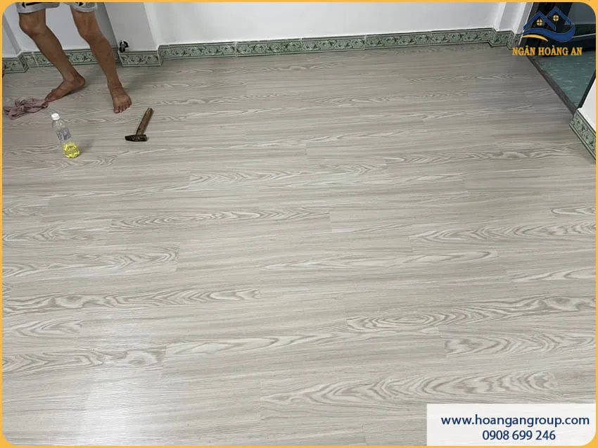 Sàn Nhựa Dán Keo Mang Lại Không Gian Sạch Sẽ