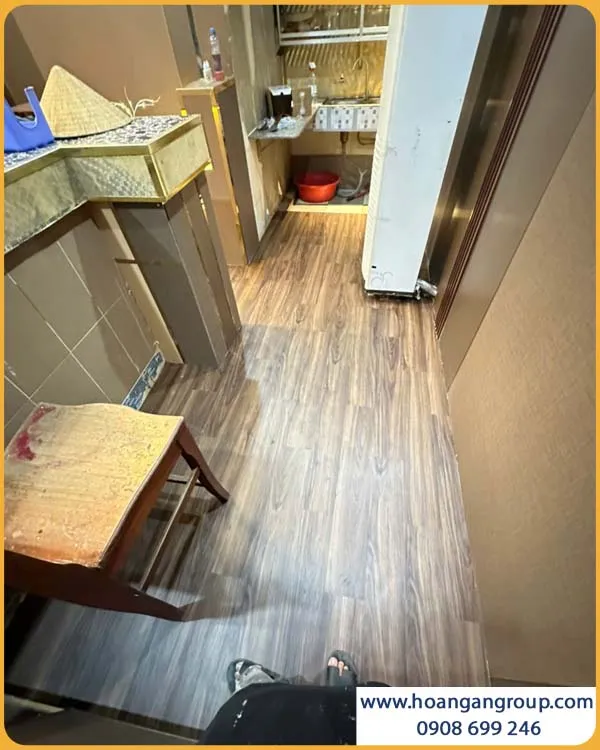 Sàn Nhựa Dán Keo THFloor Mang Đến Diện Mạo Hiện Đại Cho Quán Karaoke