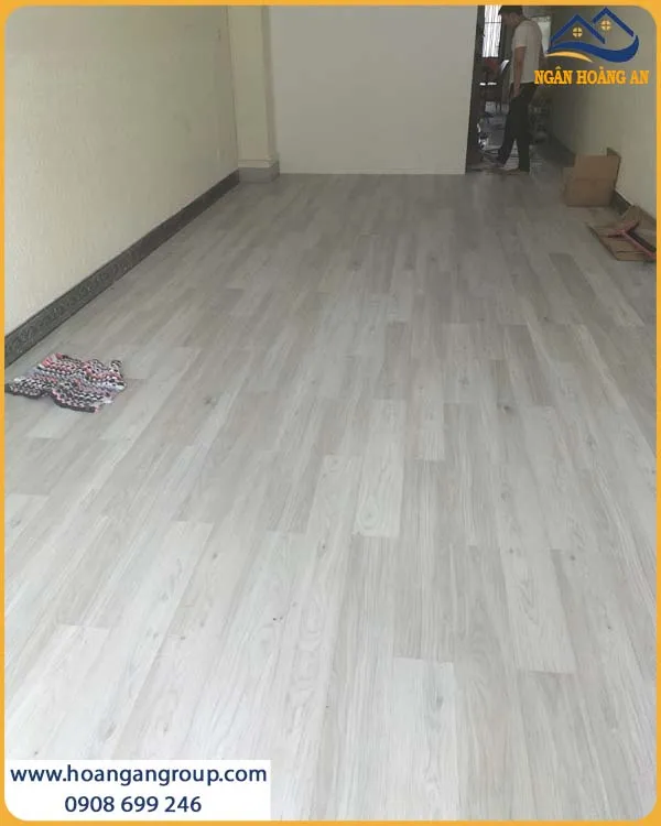 Gợi Ý Sàn Nhựa Dán Keo Vân Gỗ Sáng Cho Không Gian Hiện Đại
