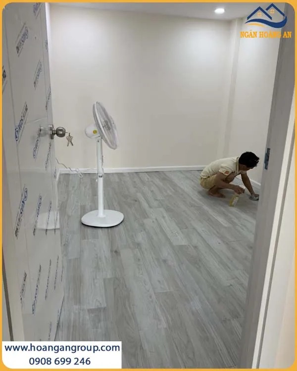 Cải Tạo Phòng Ngủ Cũ Bằng Sàn Nhựa Dán Keo Giả Gỗ Cải Tạo Phòng Ngủ Cũ Bằng Sàn Nhựa Dán Keo Giả Gỗ