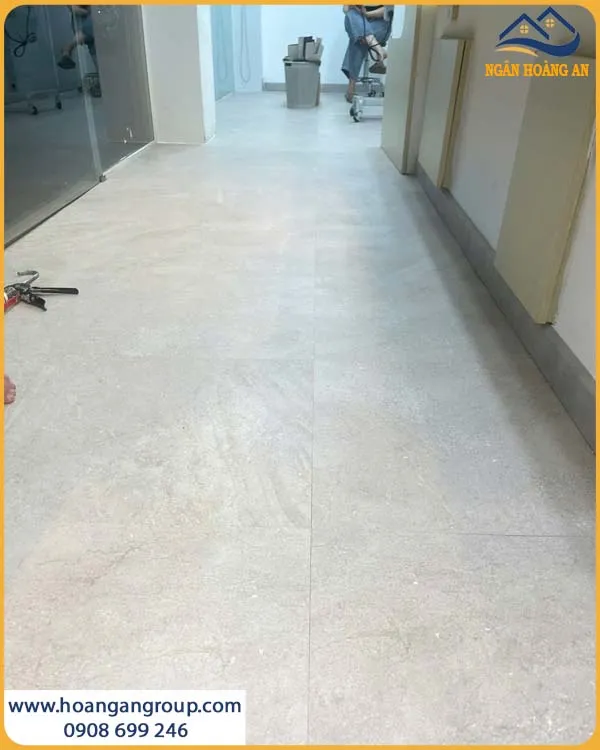 Showroom Sang Trọng Với Sàn Nhựa Dán Keo W318 Showroom Sang Trọng Với Sàn Nhựa Dán Keo W318