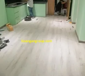 Lắp Đặt Sàn Nhựa Hèm Khoá Aimaru 4212 Tại Quận 7 Hồ Chí Minh