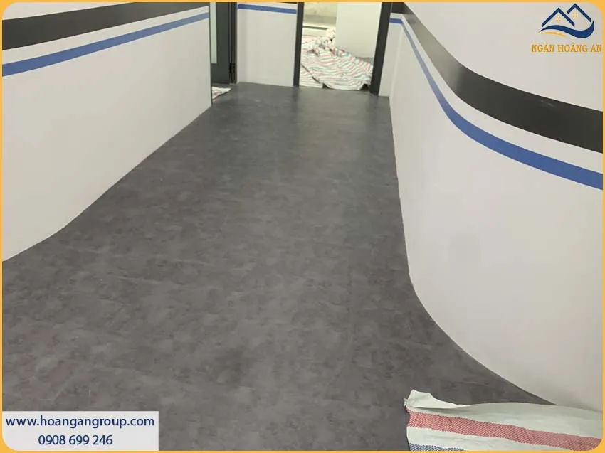 Nâng Cao Hình Ảnh Doanh Nghiệp Với Sàn Nhựa Hèm Khóa Giả Gỗ