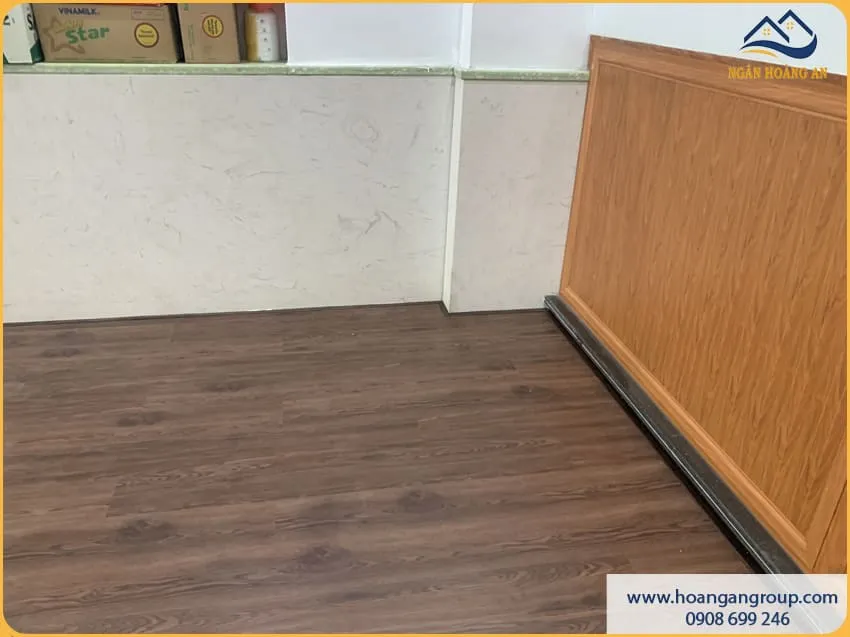 Sàn Nhựa Hèm Khoá Chống Trơn Trượt Cho Gia Đình Có Trẻ Nhỏ Sàn Nhựa Hèm Khoá Chống Trơn Trượt Cho Gia Đình Có Trẻ Nhỏ