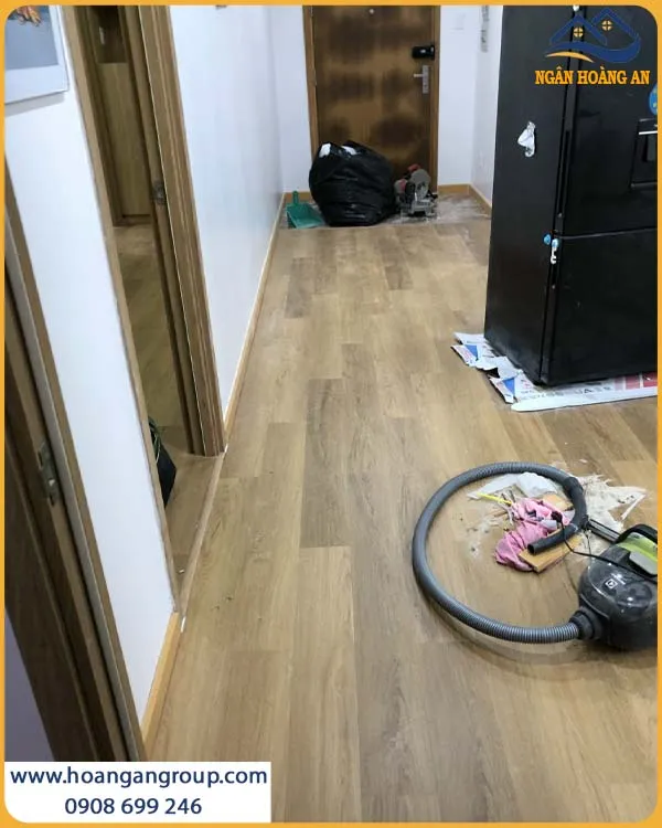 Lót Sàn Nhựa Hèm Khóa Giả Gỗ Cho Phòng Bếp Hiện Đại