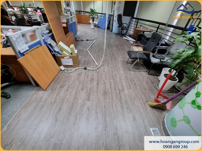 Sàn Nhựa Hèm Khoá Giúp Văn Phòng Thêm Sang Trọng