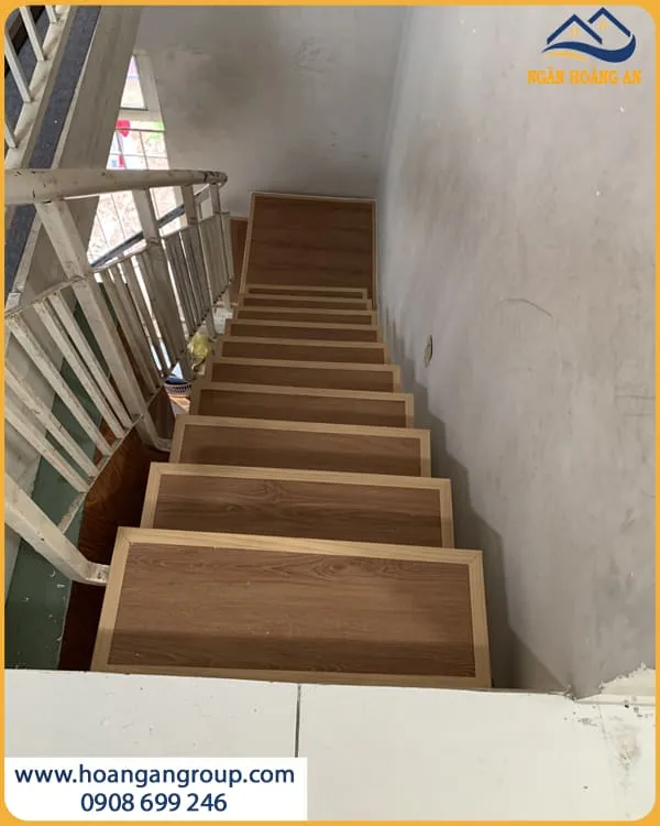 Sàn Nhựa Hèm Khoá Glotex Ốp Bậc Cầu Thang