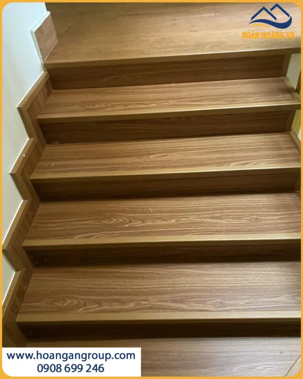 Sàn Nhựa Hèm Khoá Kosmos N1682 Lát Cầu Thang