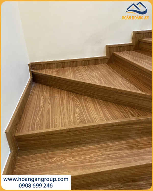 Sàn Nhựa Hèm Khoá Kosmos N1682 Ốp Cầu Thang Hiện Đại
