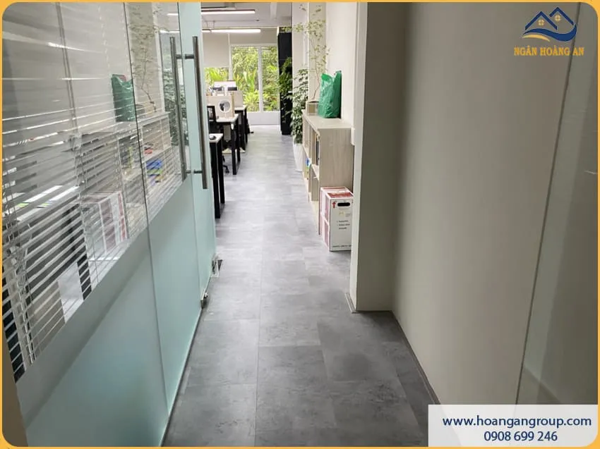 Sàn Nhựa Hèm Khoá Tạo Không Gian Làm Việc Chuyên Nghiệp