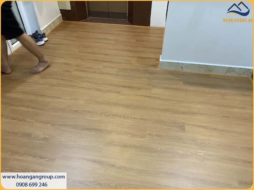 Tạo Không Gian Ấm Cúng Với Sàn Nhựa Hèm Khóa Vân Gỗ