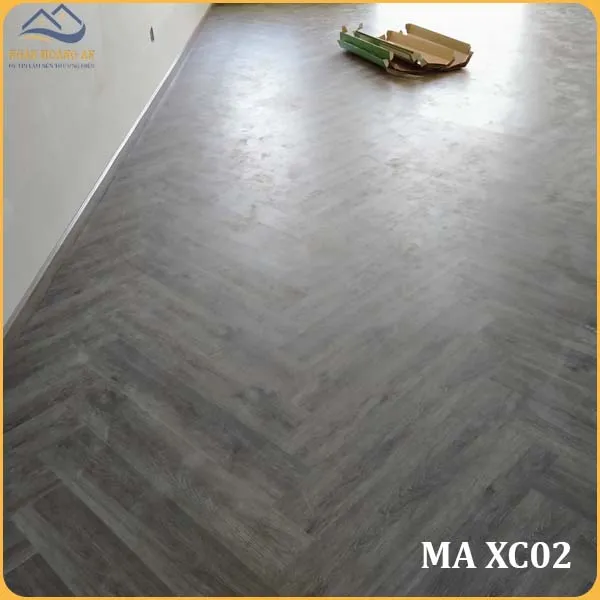 Hình Ảnh Thi Công Thực Tế Sàn Nhựa Xương Cá MIA XC02