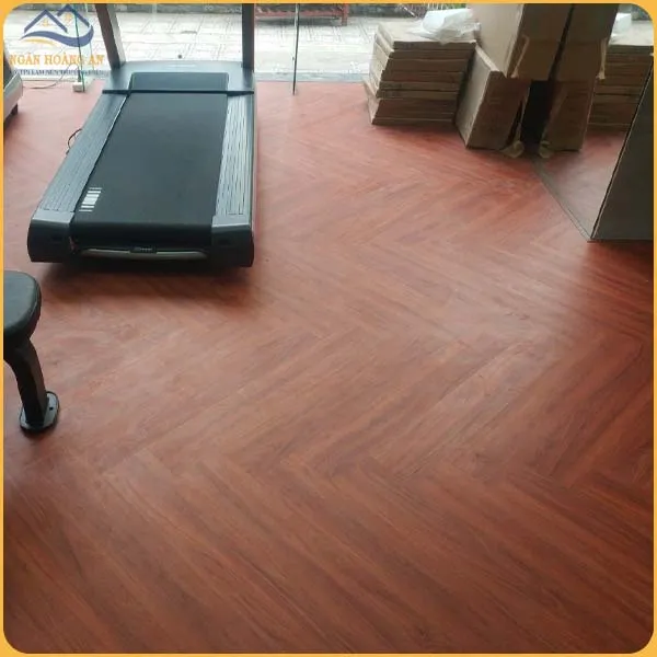 Hình Ảnh Thi Công Thực Tế Sàn Nhựa Xương Cá MIA XC09 Hình Ảnh Thi Công Thực Tế Sàn Nhựa Xương Cá MIA XC09
