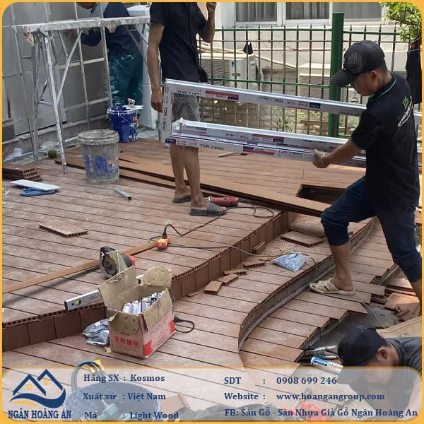 Thi Công Sàn Gỗ Nhựa Ngoài Trời Kosmos Chịu Nắng Mưa Tại Quận 7 TPHCM