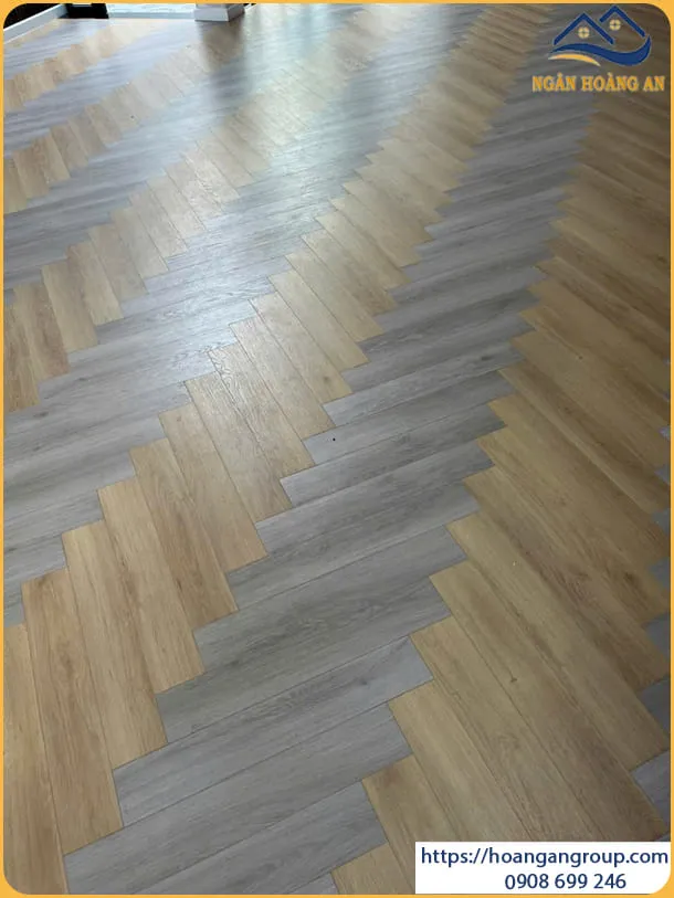 Showroom Lót Sàn Gỗ Xương Cá Sang Trọng