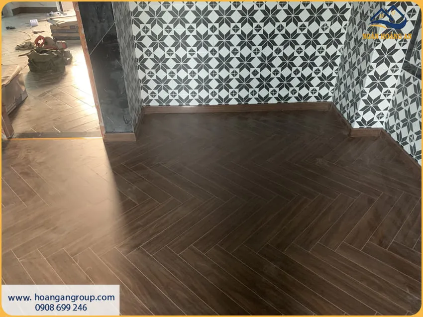 Showroom Lót Sàn Gỗ Xương Cá Sang Trọng