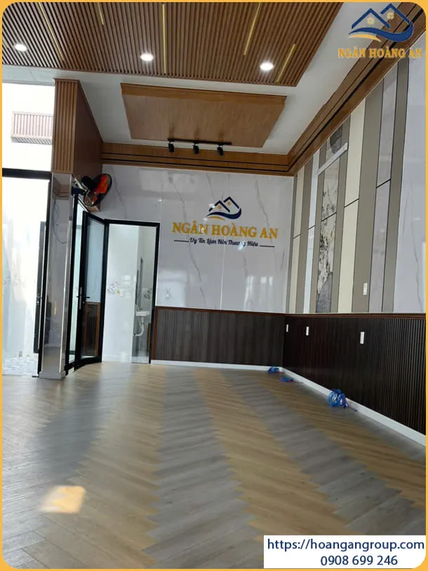 Showroom Lót Sàn Gỗ Xương Cá Sang Trọng