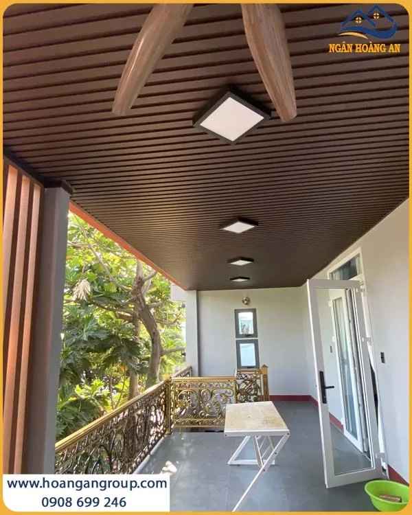 Thi Công Ốp Trần Lam Sóng Nhựa Giả Gỗ Kosmos Chống Cháy Lan, An Toàn Thi Công Ốp Trần Lam Sóng Nhựa Giả Gỗ Kosmos Chống Cháy Lan, An Toàn