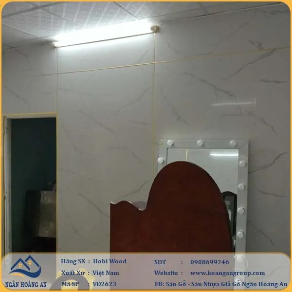 Tấm PVC Hobi Wood 2623 Với Màu Trắng Và Vân Đẹp Mắt
