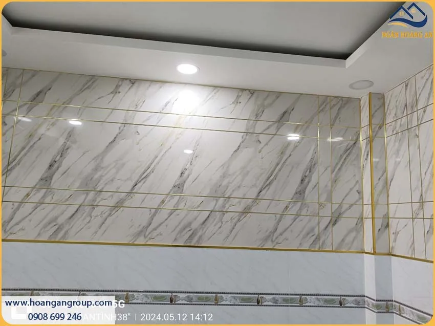 Thi Công Tấm PVC Giả Đá Hobiwood Màu Sắc Ấn Tượng Cho Phòng Ngủ