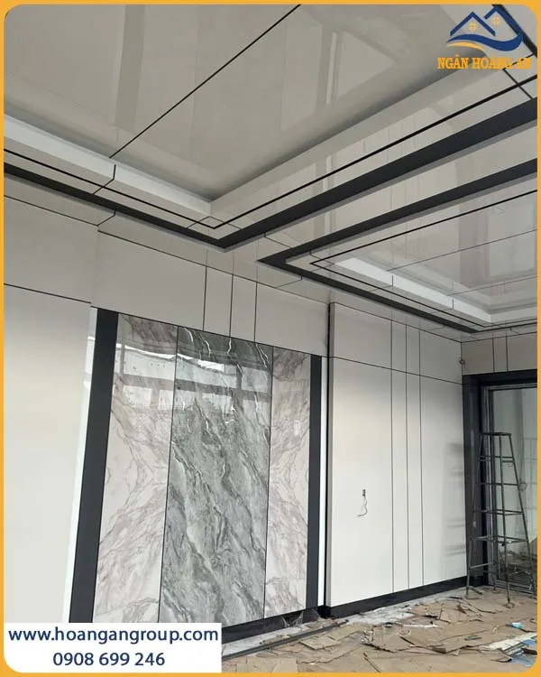 Thi Công Ốp Tường Phòng Khách Bằng Tấm Ốp Than Tre