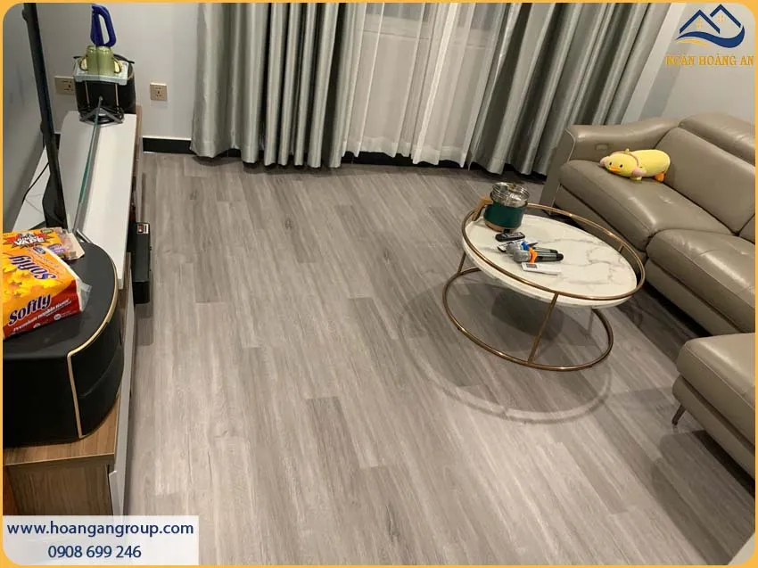 Lựa Chọn Vân Gỗ Đậm Cho Phòng Khách Ấm Cúng