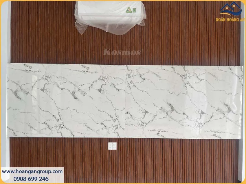 Thi Công Vách Tivi Kết Hợp PVC Giả Đá Và Lam Sóng Giả Gỗ