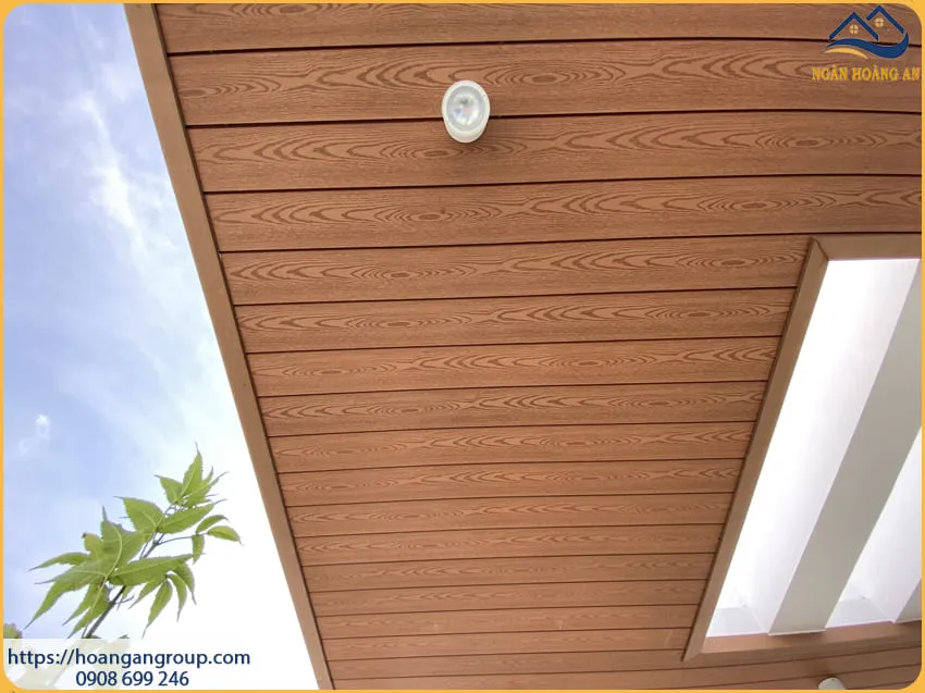 Thi Công Giếng Trời Bằng Tấm Ốp Gỗ Nhựa Ngoài Trời Tại Quận 10 TPHCM