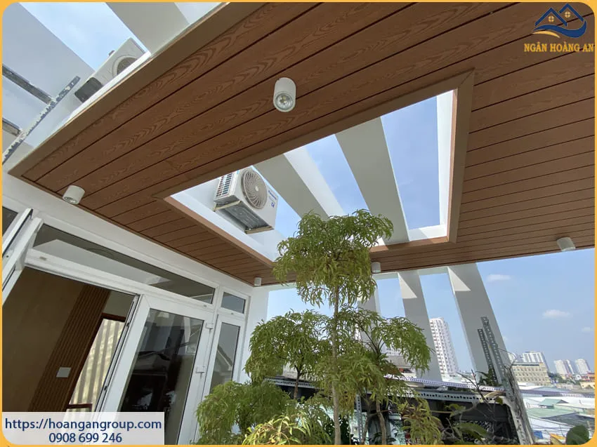 Thi Công Giếng Trời Tấm Ốp Gỗ Nhựa Ngoài Trời Tại Long Thành Đồng Nai