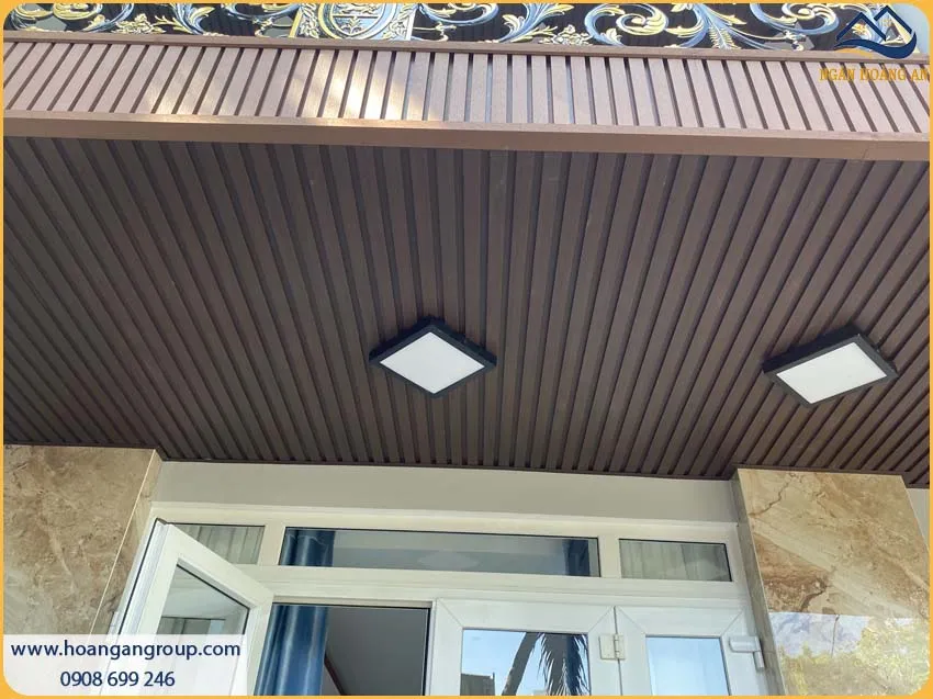 Thi Công Ốp Trần Tấm Nhựa Lam Sóng Giả Gỗ Chắc Chắn Cho Không Gian Thi Công Ốp Trần Tấm Nhựa Lam Sóng Giả Gỗ Chắc Chắn Cho Không Gian