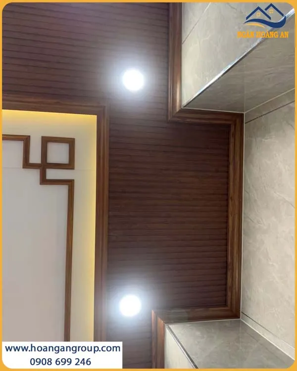 Khách Hàng Hài Lòng Sau Khi Thi Công Lam Sóng 4S150X9-008 Cho Nhà