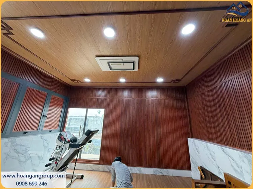 Hình Ảnh Thực Tế Lam Sóng Giả Gỗ Trong Phòng Khách