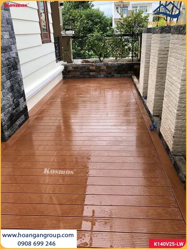 Lắp Đặt Sàn Gỗ Nhựa Ngoài Trời Cho Lối Đi Chống Trơn Trượt