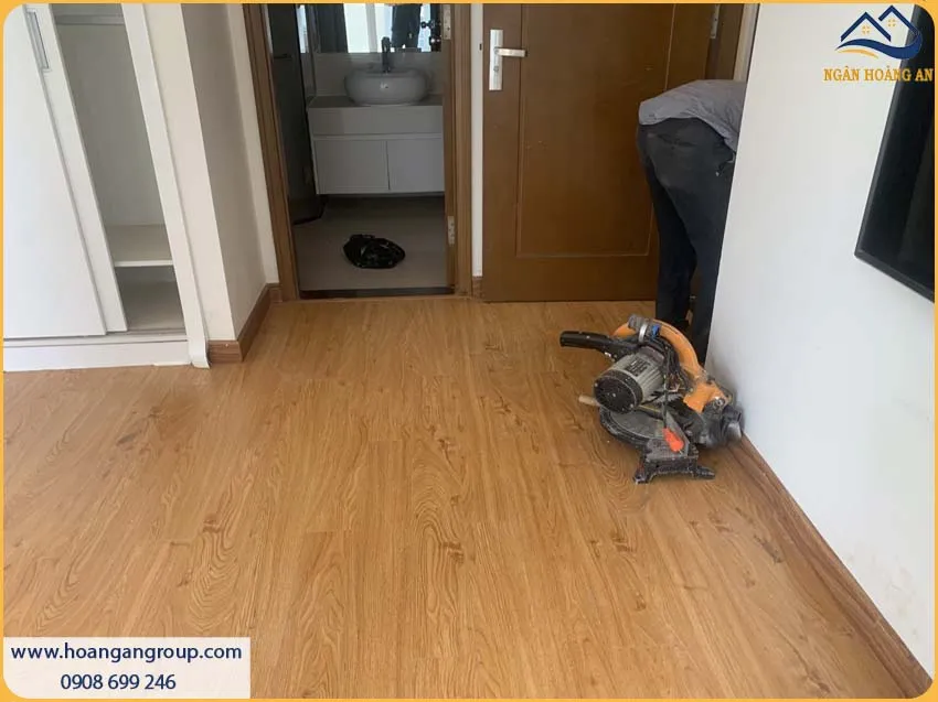 Thi Công Sàn Gỗ Công Nghiệp Tạo Cảm Giác Ấm Áp Cho Căn Hộ