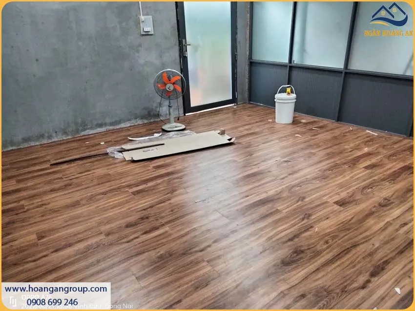 Sàn Nhà Được Lắp Đặt Bởi Sàn Gỗ Công Nghiệp Wilson Độc Đáo Sàn Nhà Được Lắp Đặt Bởi Sàn Gỗ Công Nghiệp Wilson Độc Đáo