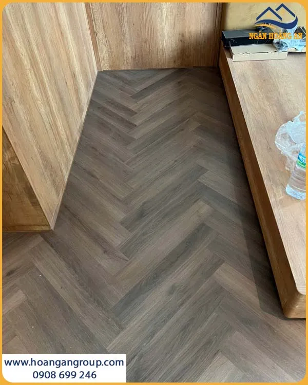 Hoàn Thiện Nền Nhà Với Sàn Gỗ Công Nghiệp Charmwood D3413 Hoàn Thiện Nền Nhà Với Sàn Gỗ Công Nghiệp Charmwood D3413