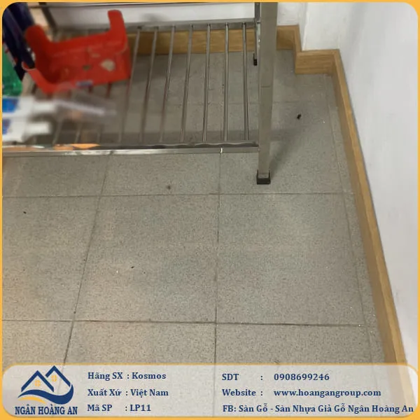 Thi Công Len Chân Tường Giả Gỗ Kosmos LP11 79mm Tại Quận 9 TPHCM