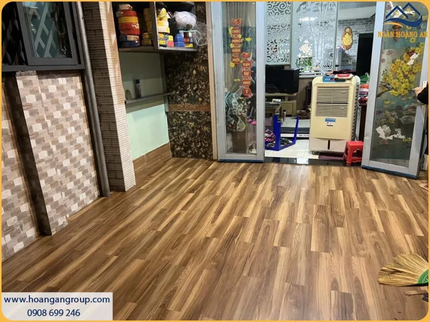 Những Kiểu Vân Sàn Nhựa Dán Keo Được Yêu Thích Cho Phòng Khách