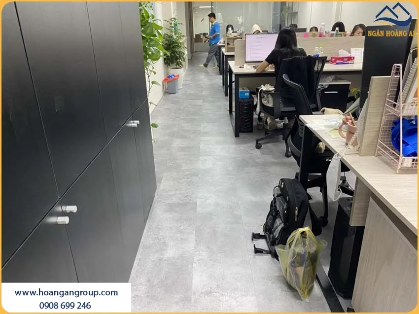 Sàn Văn Phòng Được Lót Sàn Nhựa Giả Bê Tông Chịu Lực Tốt Sàn Văn Phòng Được Lót Sàn Nhựa Giả Bê Tông Chịu Lực Tốt