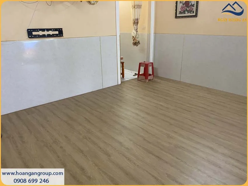 Thi Công Ốp Lamri PVC Giả Đá Tạo Bức Tường Điểm Nhấn