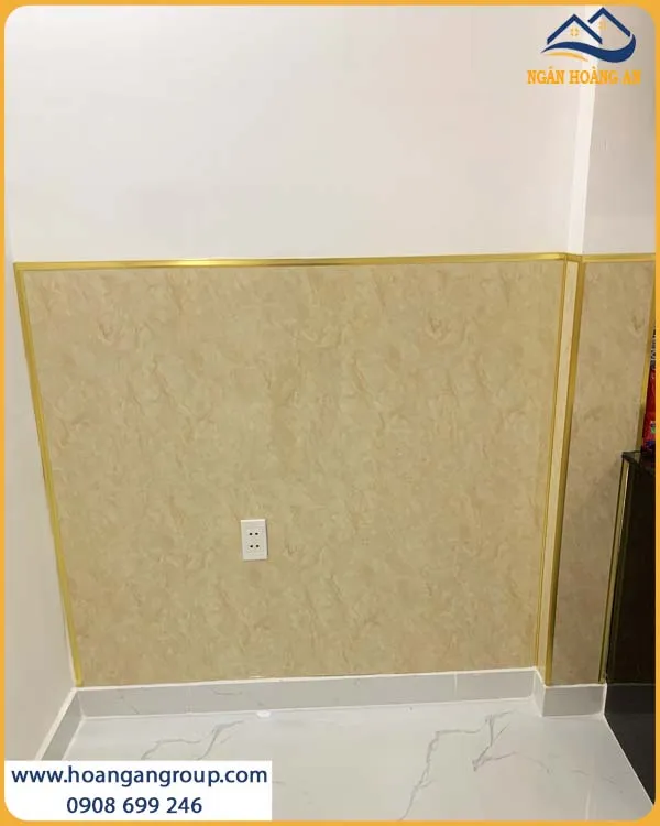 Phòng Khách Được Ốp Tường Lamri Bằng Tấm Nhựa PVC Giả Đá Đẹp Và Thu Hút
